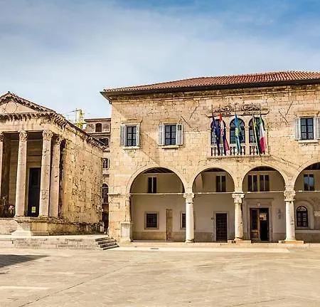 Apartman Center Bag Póla