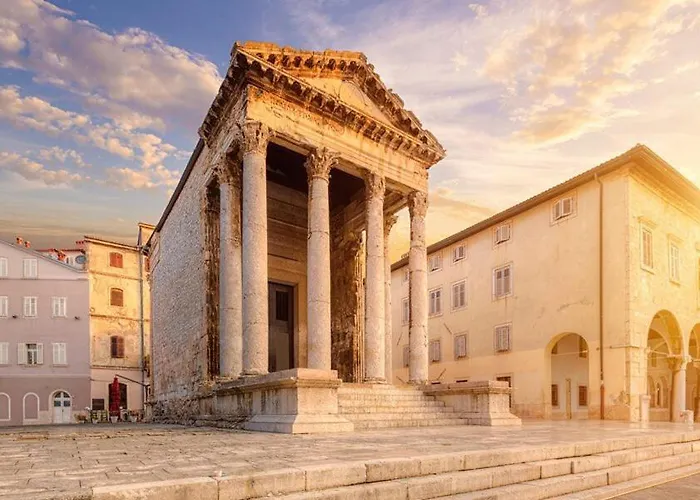 Lejlighed Center Bag Pula