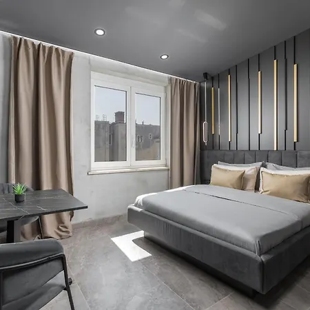 Center Apartments Bag, With Private Free Parking