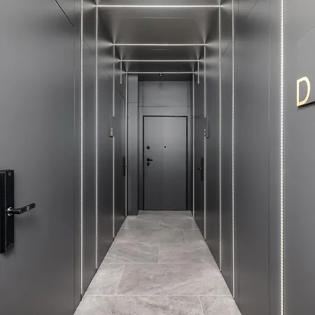 Center Apartments Bag, With Private Free Parking